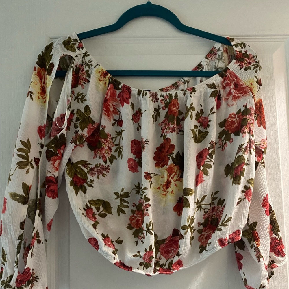 Rosy crop-top🌹
